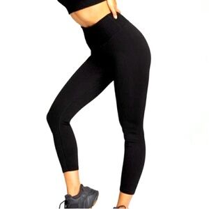 🖤BNWTGood American Black Seamless Ribbed Nylon Core Power Leggings
PantsSize 5/6